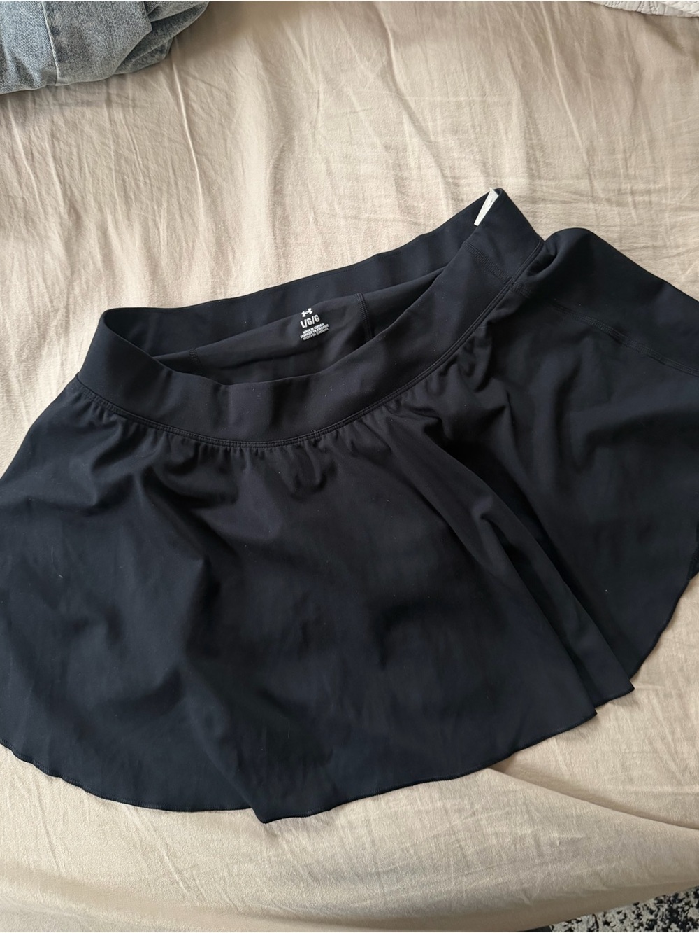 Under Armour Black Circle Skater Skort - Flowy Athletic Style